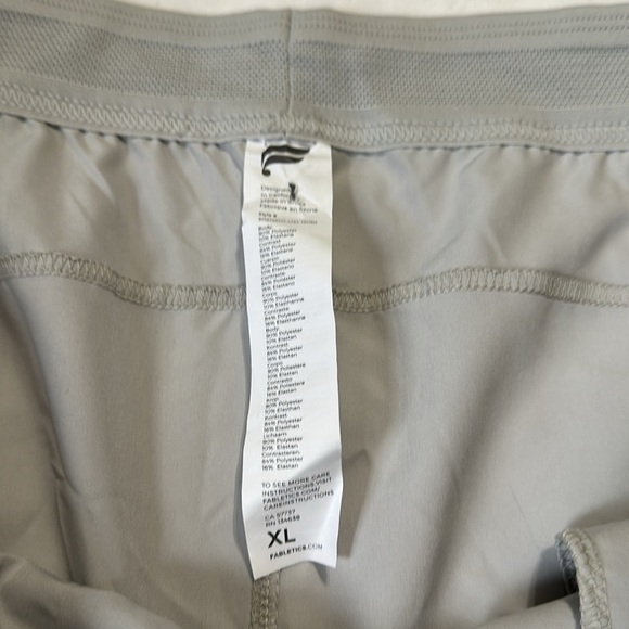 Fabletics Gray Athletic Shorts XL No Liner Pockets - Picture 5 of 6